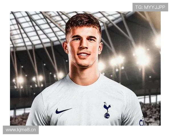 卢卡武什科维奇牵手田径教练随兄