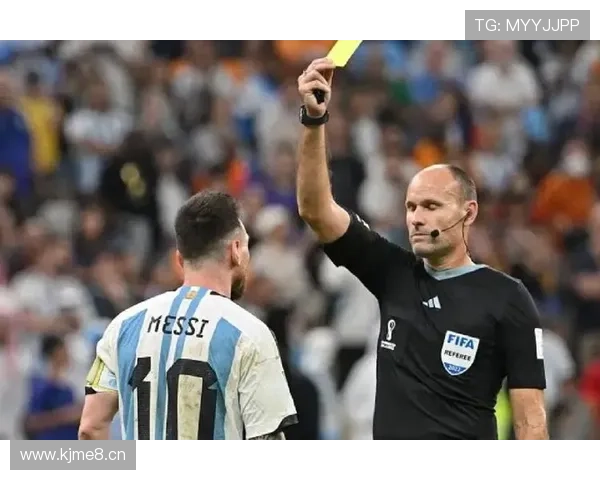 库巴西动作惹怒裁判仅获黄牌