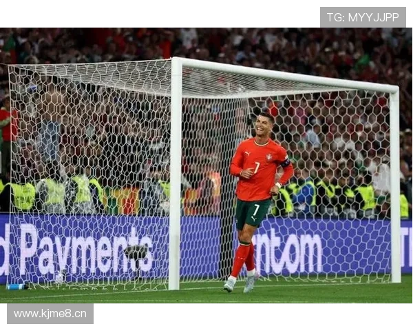 [天下足球]C罗破门 葡萄牙大胜丹麦晋级四强.